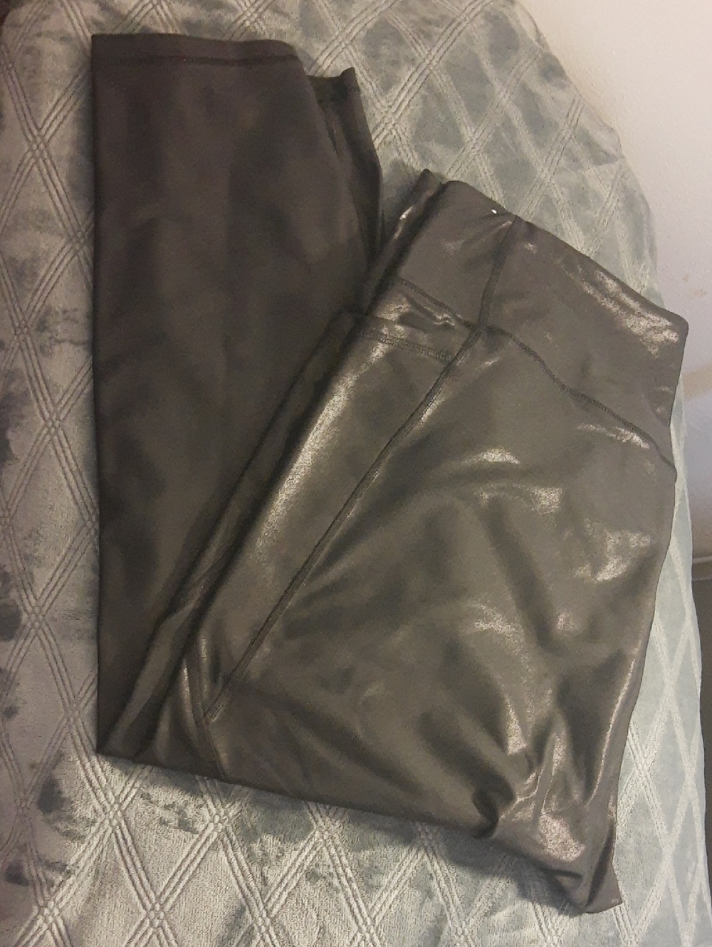 Old Navy Shiny Cropped Pants in Metallic Black